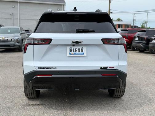Polar White Tricoat 2026 Chevrolet Equinox AWD RS
