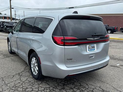 Silver Mist Clearcoat 2023 Chrysler Pacifica Touring L