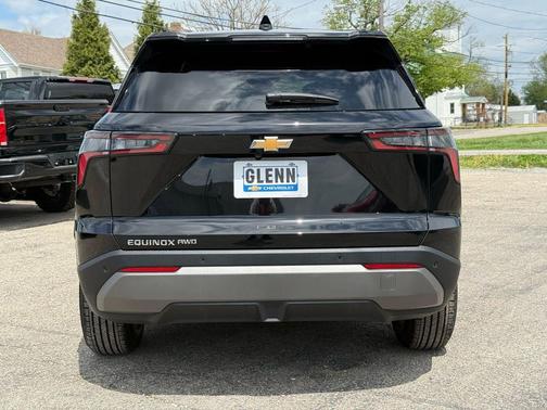 Mosaic Black Metallic 2026 Chevrolet Equinox 1LT