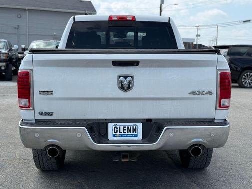 Bright White Clearcoat 2018 RAM 1500 Laramie