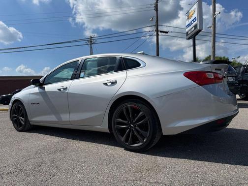 Silver Ice Metallic 2018 Chevrolet Malibu LT