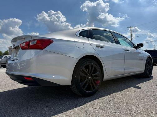 Silver Ice Metallic 2018 Chevrolet Malibu LT