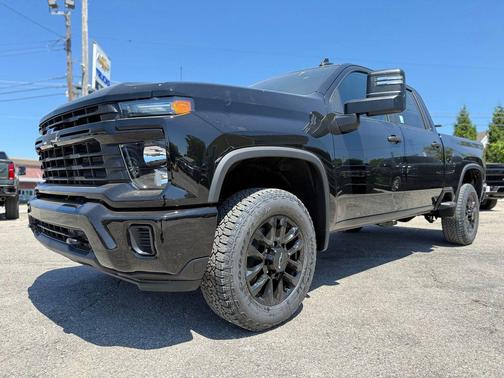 Black 2026 Chevrolet Silverado 2500 Custom