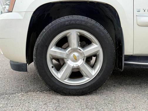 White Diamond Clearcoat 2008 Chevrolet Tahoe LTZ