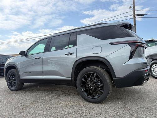 Sterling Gray Metallic 2026 Chevrolet Traverse LT