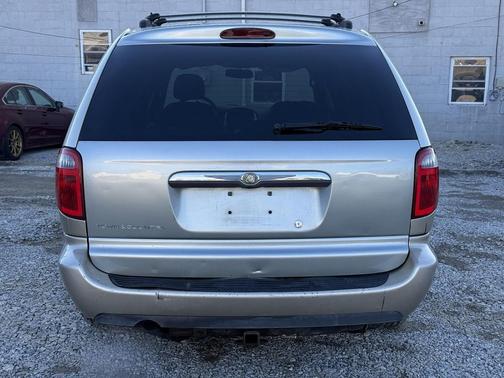 2005 Chrysler Town & Country Touring