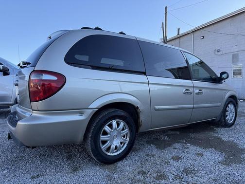 2005 Chrysler Town & Country Touring