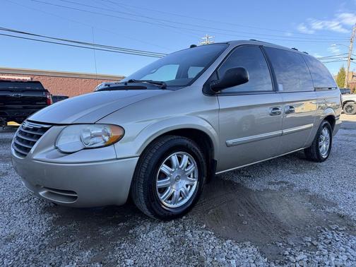 2005 Chrysler Town & Country Touring