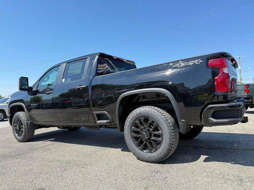 Black 2026 Chevrolet Silverado 2500 Custom