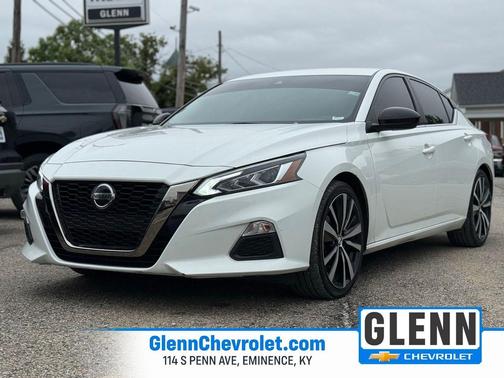 Glacier White 2022 Nissan Altima SR FWD