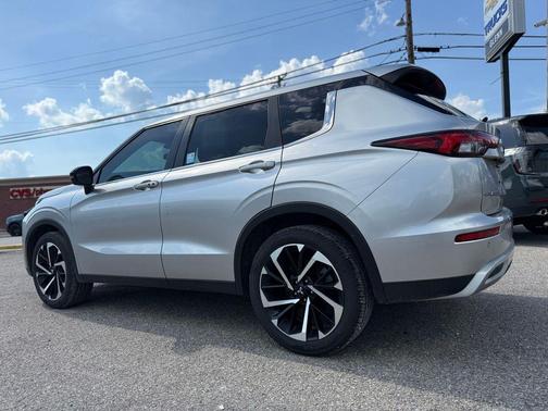 2022 Mitsubishi Outlander SE