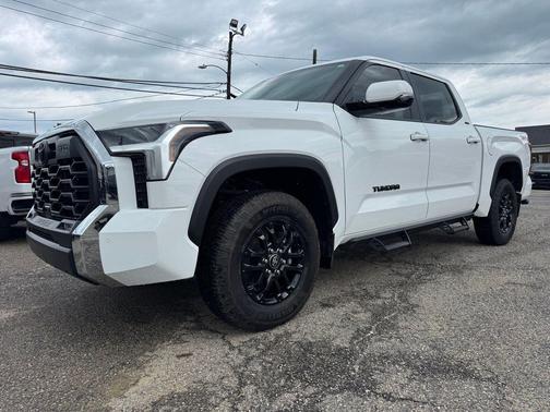Ice 2025 Toyota Tundra SR5