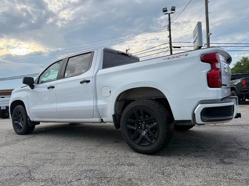 Summit White 2022 Chevrolet Silverado 1500 Custom