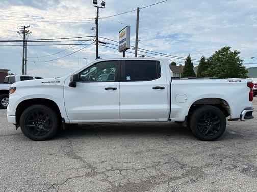 Summit White 2022 Chevrolet Silverado 1500 Custom
