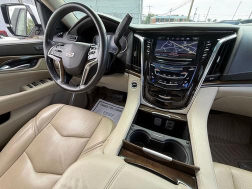 Crystal White Tricoat 2018 Cadillac Escalade Luxury