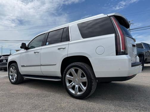 Crystal White Tricoat 2018 Cadillac Escalade Luxury