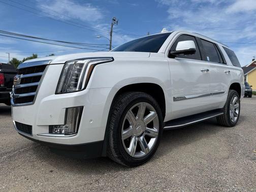 Crystal White Tricoat 2018 Cadillac Escalade Luxury
