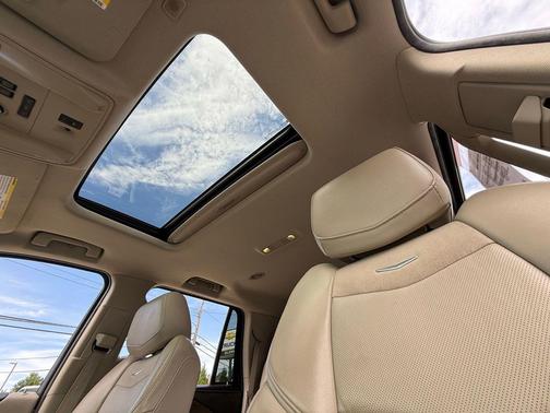 Crystal White Tricoat 2018 Cadillac Escalade Luxury
