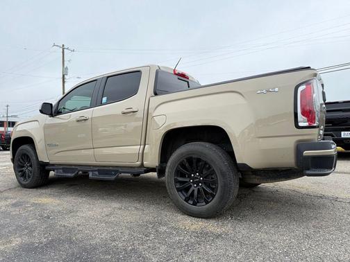 Desert Sand Metallic 2022 GMC Canyon Elevation