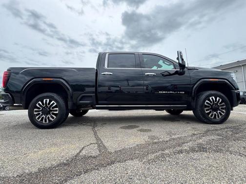 Onyx Black 2024 GMC Sierra 2500 Denali Ultimate