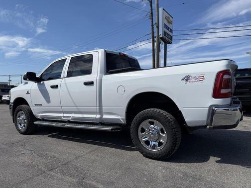 2020 RAM 2500 Tradesman Crew Cab 4X4 6'4' Box