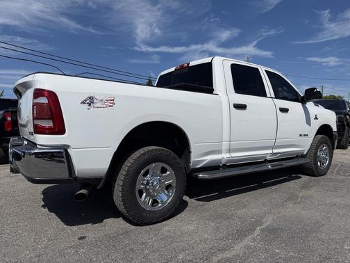 2020 RAM 2500 Tradesman Crew Cab 4X4 6'4' Box