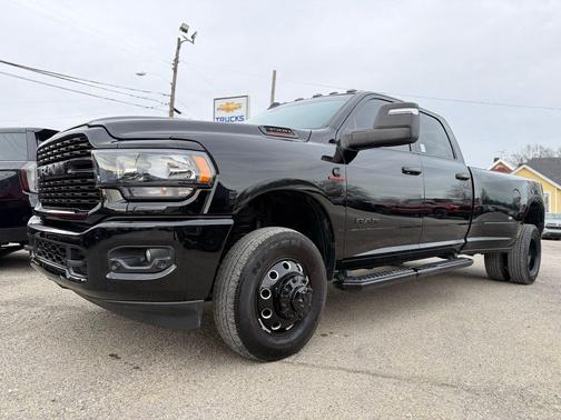 Diamond Black Crystal Pearlcoat 2024 RAM 3500 Big Horn Crew Cab 4x4 8' Box
