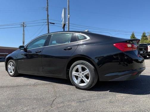 Mosaic Black Metallic 2023 Chevrolet Malibu 1LS