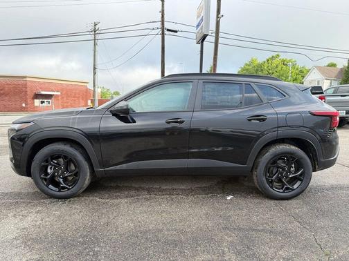 Mosaic Black Metallic 2026 Chevrolet Trax LT