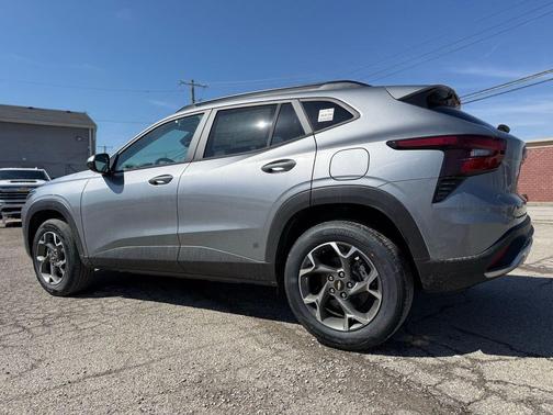 Sterling Gray Metallic 2026 Chevrolet Trax LT