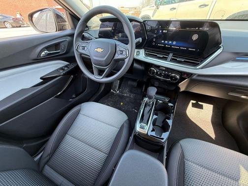 Sterling Gray Metallic 2026 Chevrolet Trax LT
