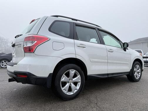 2016 Subaru Forester 2.5i