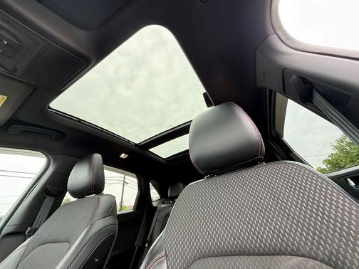 Star White Metallic Tri-Coat 2024 Ford Escape ST-Line