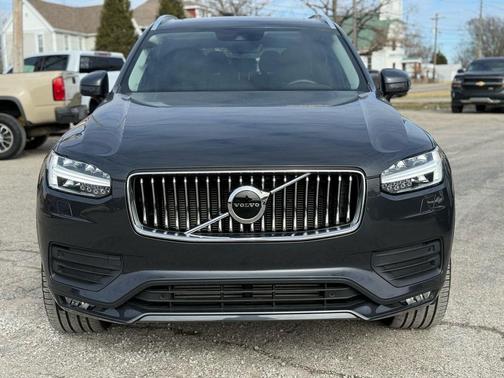 2021 Volvo XC90 T6 Momentum