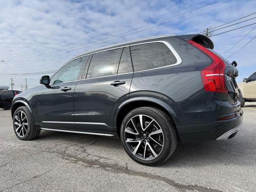 2021 Volvo XC90 T6 Momentum