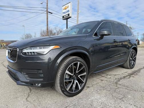 2021 Volvo XC90 T6 Momentum