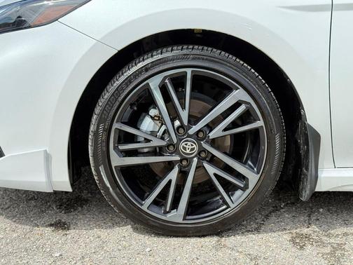 Wind Chill Pearl 2025 Toyota Camry XSE