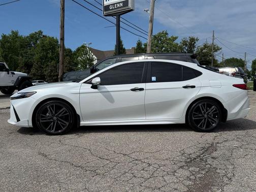 Wind Chill Pearl 2025 Toyota Camry XSE