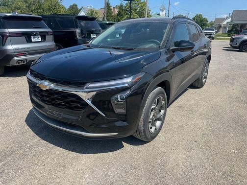 Mosaic Black Metallic 2026 Chevrolet Trax LT