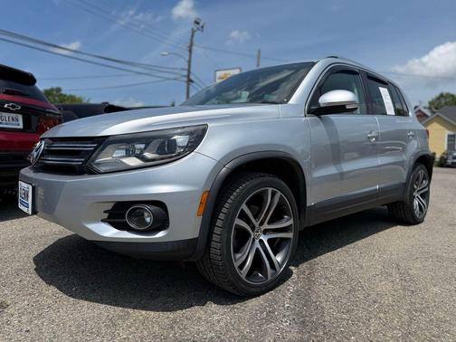 Reflex Silver Metallic 2017 Volkswagen Tiguan 2.0T SEL