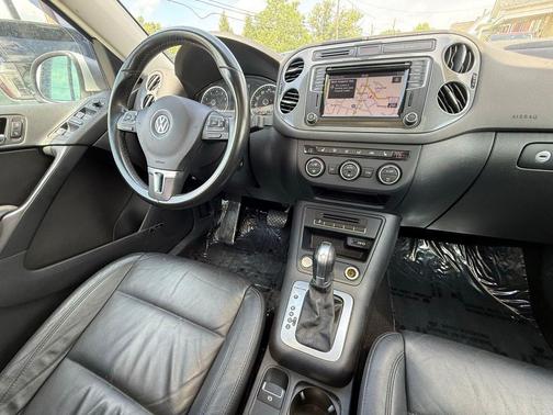 Reflex Silver Metallic 2017 Volkswagen Tiguan 2.0T SEL