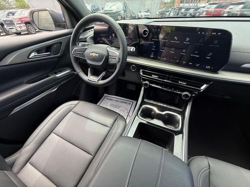 Summit White 2026 Chevrolet Traverse LT