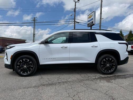 Summit White 2026 Chevrolet Traverse LT