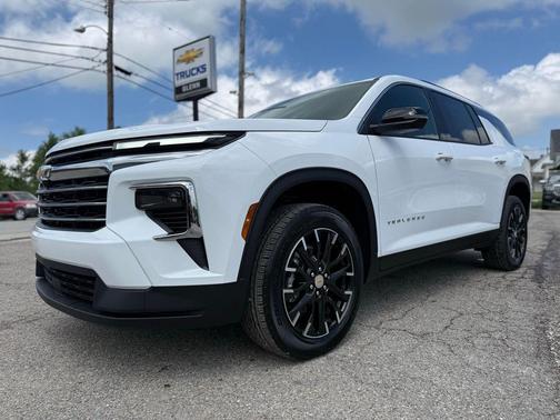 Summit White 2026 Chevrolet Traverse LT