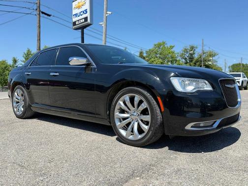Gloss Black 2020 Chrysler 300 Limited