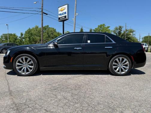 Gloss Black 2020 Chrysler 300 Limited