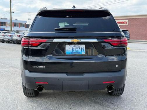 Mosaic Black Metallic 2022 Chevrolet Traverse LT Cloth