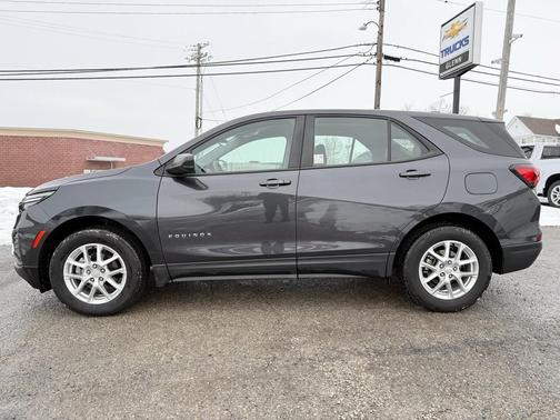 Iron Gray Metallic 2022 Chevrolet Equinox LS