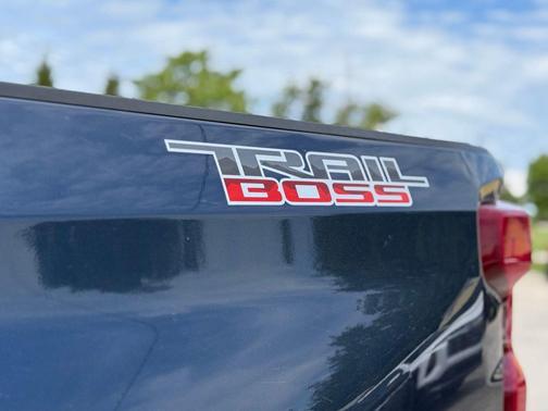 Northsky Blue Metallic 2019 Chevrolet Silverado 1500 Custom Trail Boss