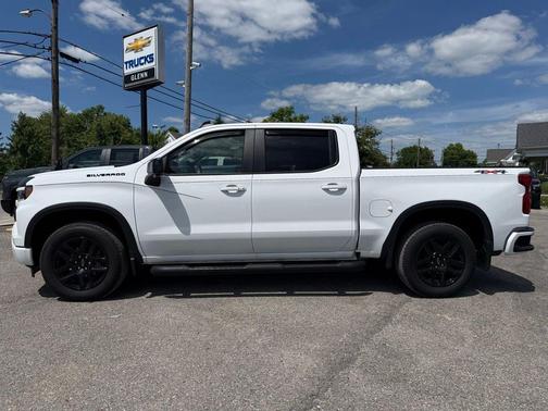 Summit White 2025 Chevrolet Silverado 1500 RST
